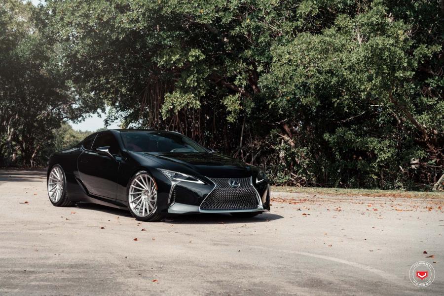  Lexus LC500 Obsidian on Vossen Wheels (VPS-305T) 2019 года  (фото 1 из 18)
